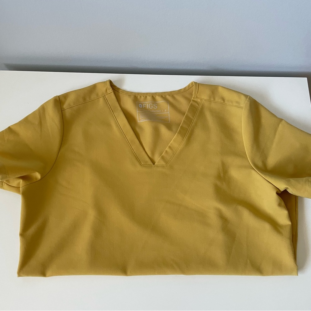 FIGS Casma top